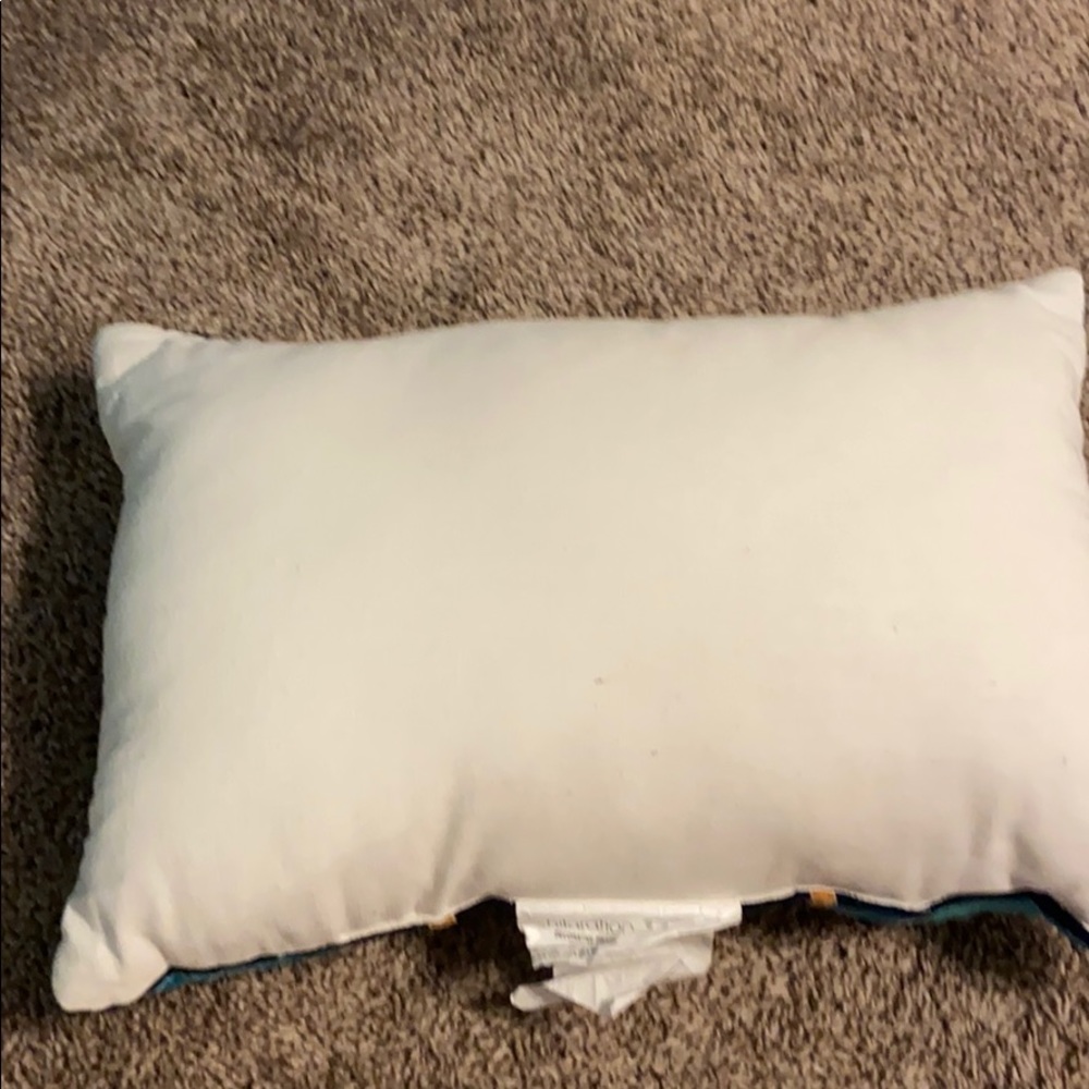 Geometric throw pillow - Picture 2 of 2